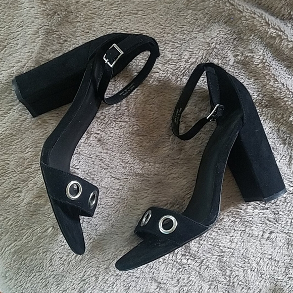 URBAN OUTFITTERS SEXY HEEL, ANKLE STRAP STYLE SZ9 - Picture 3 of 11
